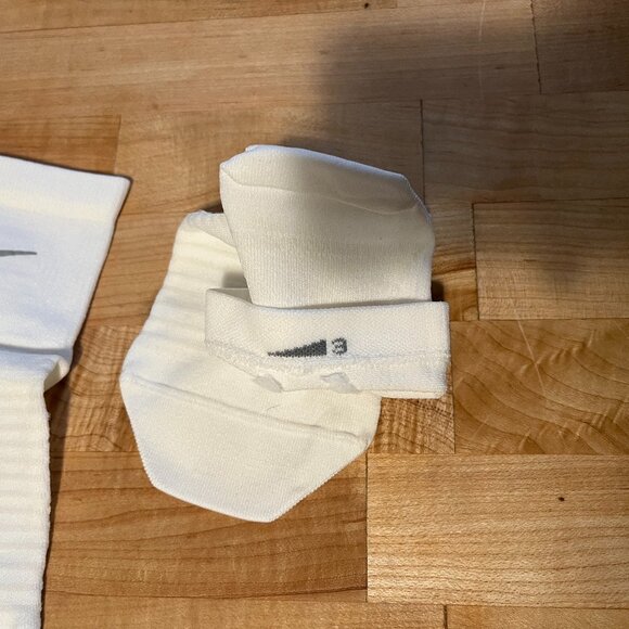 Men's Medium 8-9.5 Nike Spark Lightweight Dri Fit Quarter Crew Running Socks - Picture 3 of 3